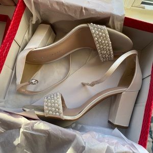 Kelly & Katie Hildie Off White Pearl Satin Block Heels Size 7 Bridal